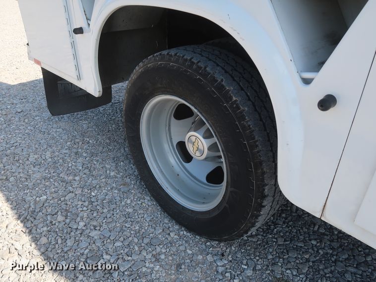 image for item GS9891 2009 Chevrolet Silverado 3500HD  utility bed pickup truck