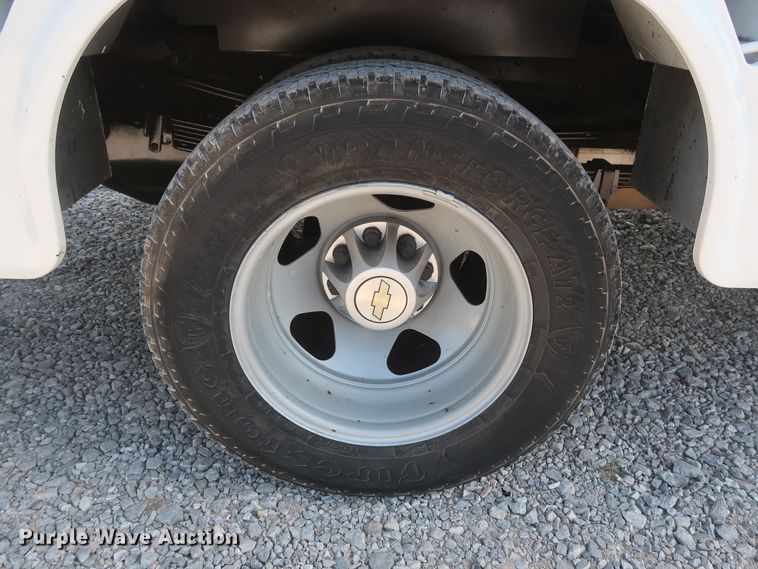 image for item GS9891 2009 Chevrolet Silverado 3500HD  utility bed pickup truck