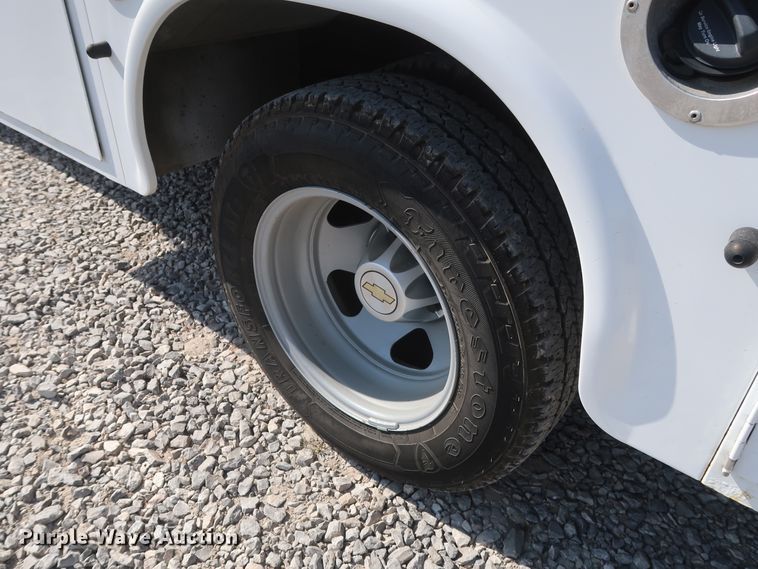 image for item GS9891 2009 Chevrolet Silverado 3500HD  utility bed pickup truck