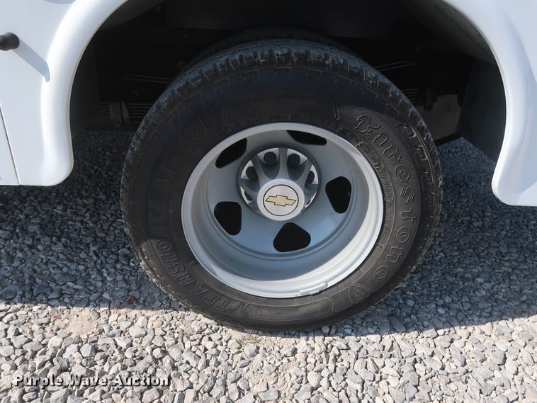 image for item GS9891 2009 Chevrolet Silverado 3500HD  utility bed pickup truck