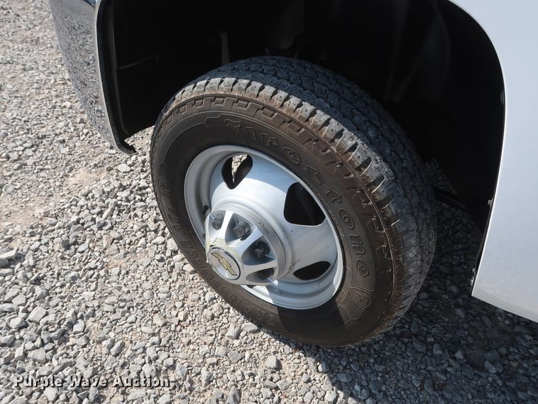 image for item GS9891 2009 Chevrolet Silverado 3500HD  utility bed pickup truck