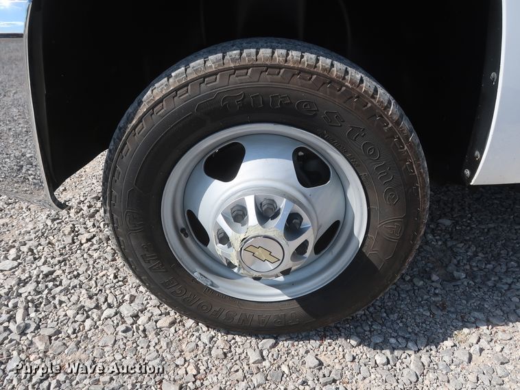 image for item GS9891 2009 Chevrolet Silverado 3500HD  utility bed pickup truck