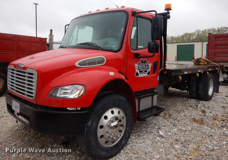 image for item GU9969 2005 Freightliner Business Class M2 flatbed truck