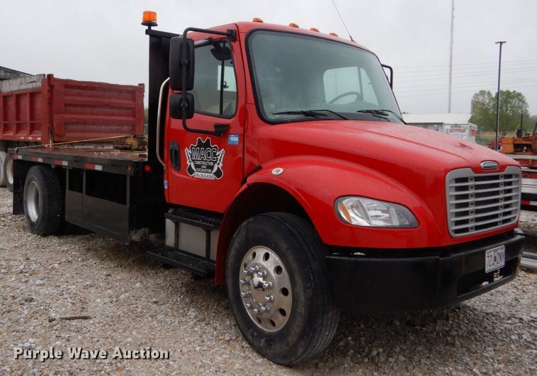 image for item GU9969 2005 Freightliner Business Class M2 flatbed truck