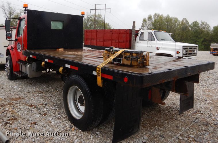 image for item GU9969 2005 Freightliner Business Class M2 flatbed truck