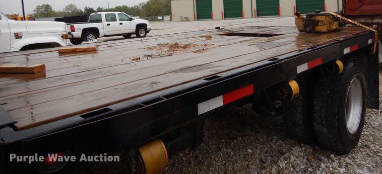 image for item GU9969 2005 Freightliner Business Class M2 flatbed truck