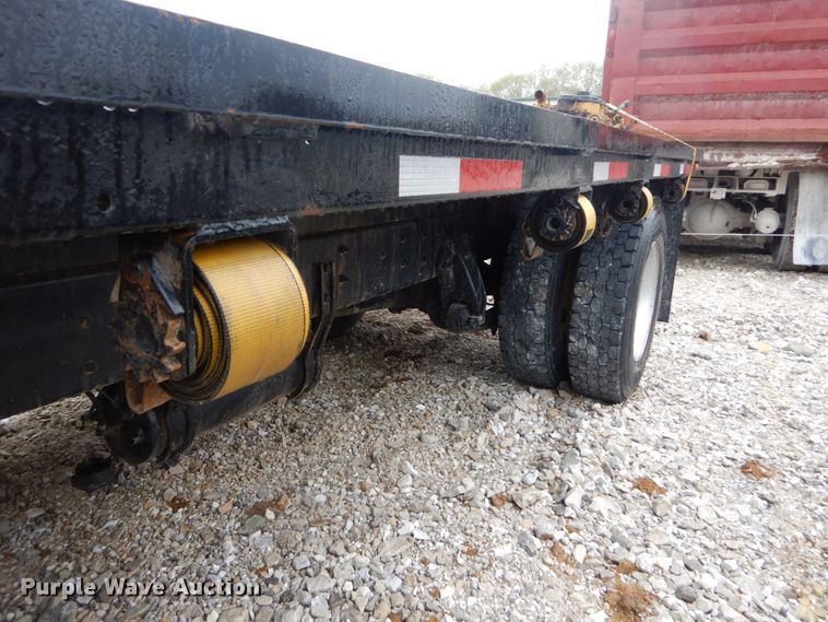 image for item GU9969 2005 Freightliner Business Class M2 flatbed truck