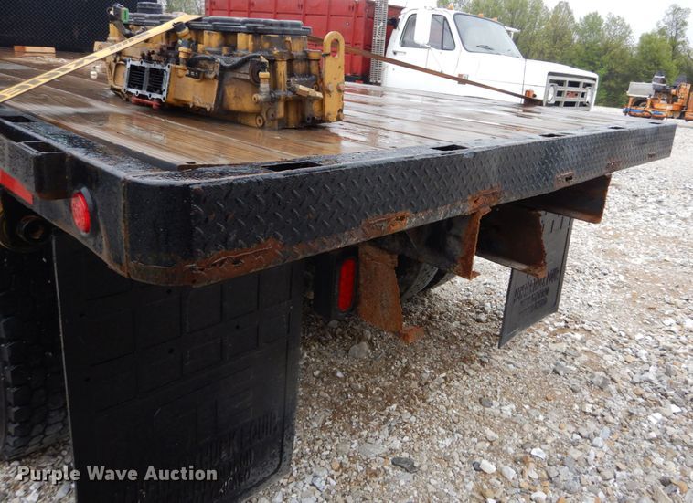 image for item GU9969 2005 Freightliner Business Class M2 flatbed truck