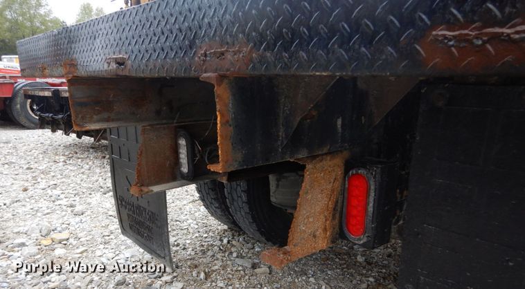 image for item GU9969 2005 Freightliner Business Class M2 flatbed truck