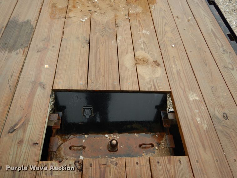 image for item GU9969 2005 Freightliner Business Class M2 flatbed truck