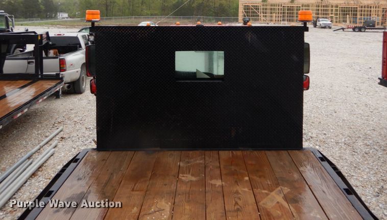 image for item GU9969 2005 Freightliner Business Class M2 flatbed truck