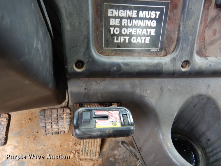 image for item GU9969 2005 Freightliner Business Class M2 flatbed truck