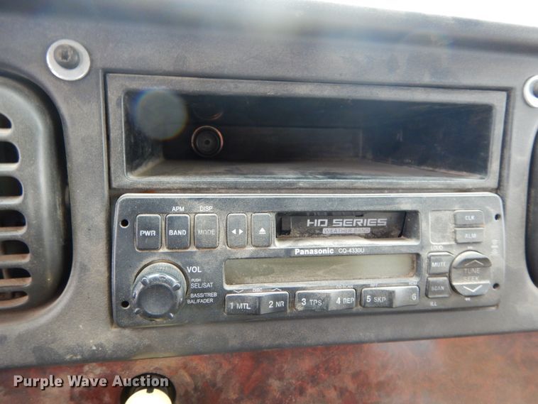 image for item GU9969 2005 Freightliner Business Class M2 flatbed truck