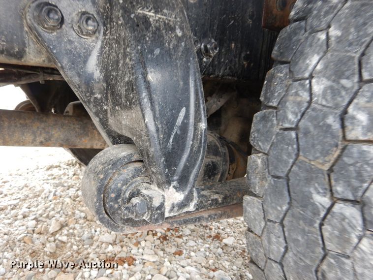 image for item GU9969 2005 Freightliner Business Class M2 flatbed truck