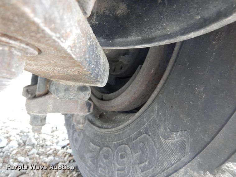 image for item GU9969 2005 Freightliner Business Class M2 flatbed truck