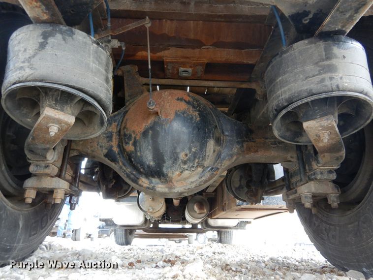 image for item GU9969 2005 Freightliner Business Class M2 flatbed truck