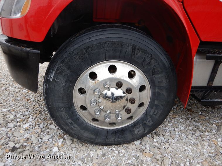 image for item GU9969 2005 Freightliner Business Class M2 flatbed truck