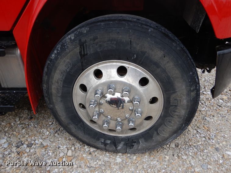 image for item GU9969 2005 Freightliner Business Class M2 flatbed truck