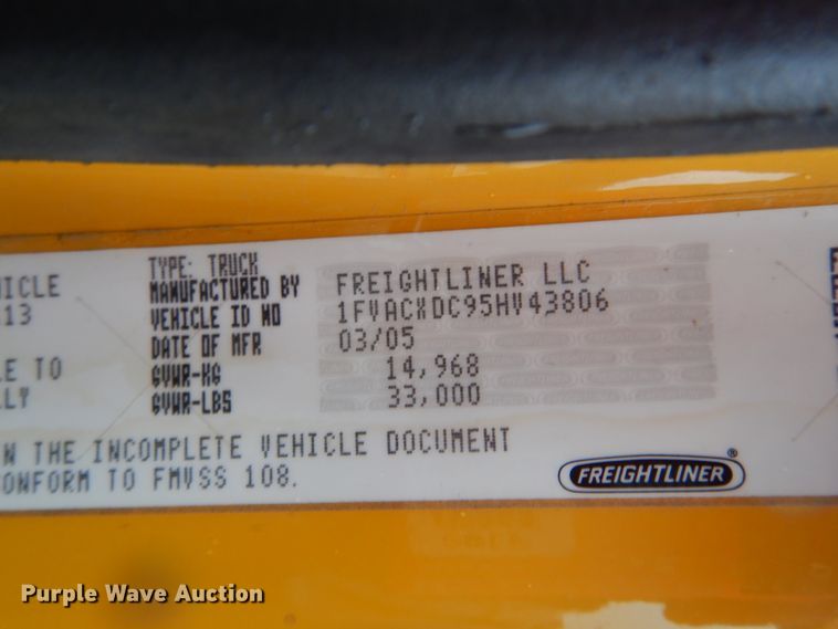 image for item GU9969 2005 Freightliner Business Class M2 flatbed truck