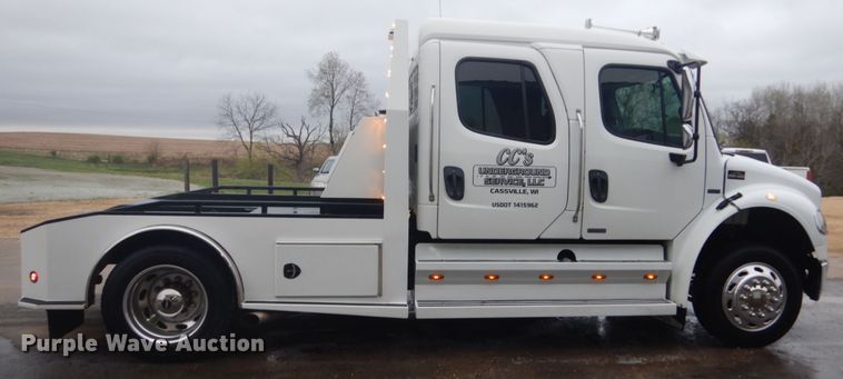 image for item GW9797 2007 Freightliner Business Class M2 106 Crew Cab flatbed truck