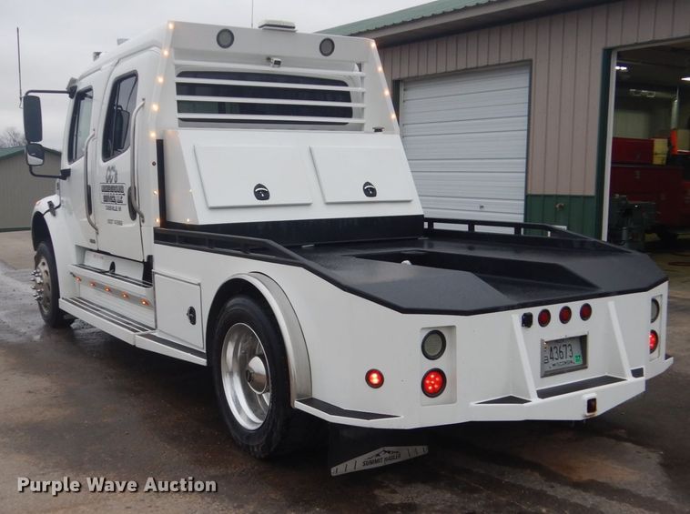 image for item GW9797 2007 Freightliner Business Class M2 106 Crew Cab flatbed truck