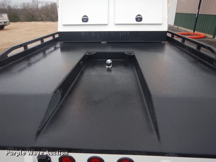 image for item GW9797 2007 Freightliner Business Class M2 106 Crew Cab flatbed truck