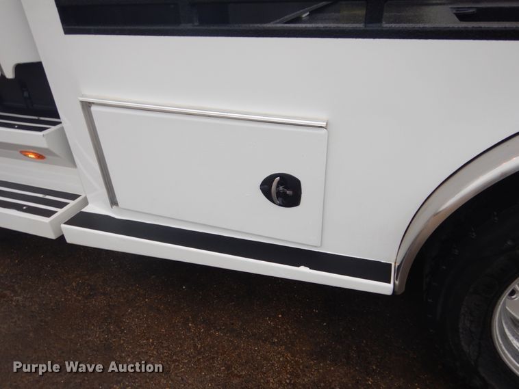 image for item GW9797 2007 Freightliner Business Class M2 106 Crew Cab flatbed truck