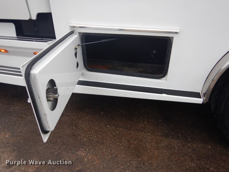 image for item GW9797 2007 Freightliner Business Class M2 106 Crew Cab flatbed truck