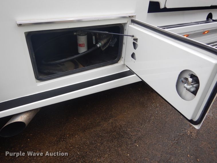 image for item GW9797 2007 Freightliner Business Class M2 106 Crew Cab flatbed truck