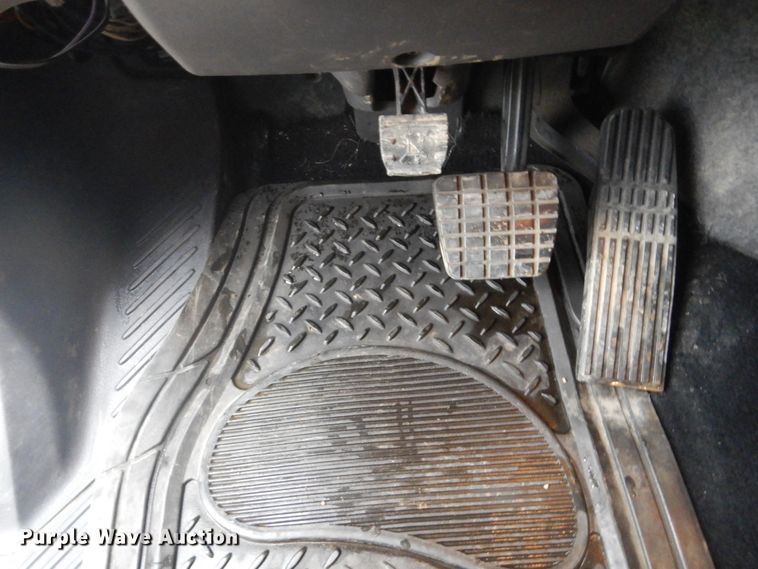 image for item GW9797 2007 Freightliner Business Class M2 106 Crew Cab flatbed truck