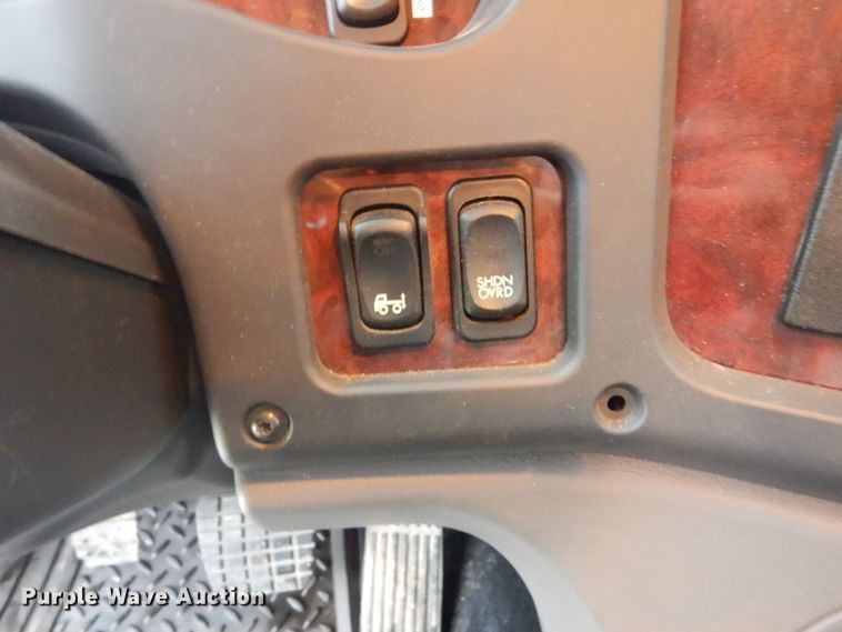 image for item GW9797 2007 Freightliner Business Class M2 106 Crew Cab flatbed truck