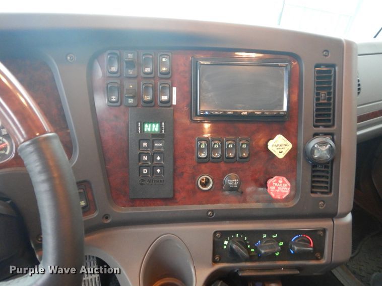 image for item GW9797 2007 Freightliner Business Class M2 106 Crew Cab flatbed truck