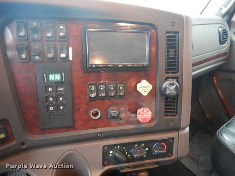 image for item GW9797 2007 Freightliner Business Class M2 106 Crew Cab flatbed truck