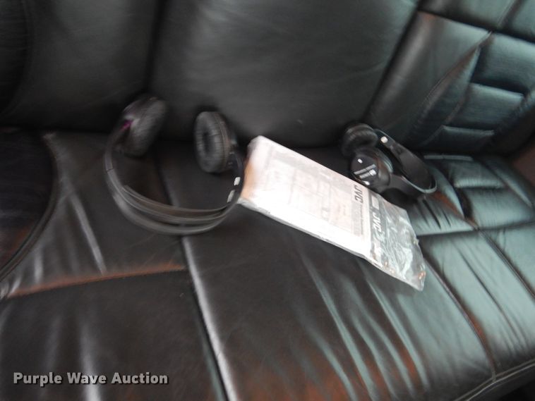 image for item GW9797 2007 Freightliner Business Class M2 106 Crew Cab flatbed truck