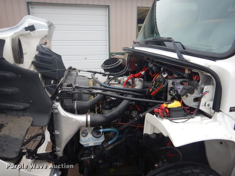 image for item GW9797 2007 Freightliner Business Class M2 106 Crew Cab flatbed truck