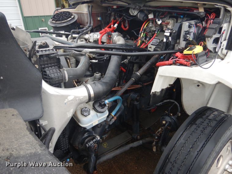 image for item GW9797 2007 Freightliner Business Class M2 106 Crew Cab flatbed truck