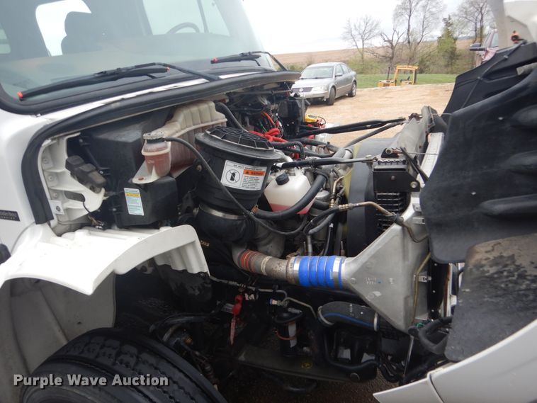 image for item GW9797 2007 Freightliner Business Class M2 106 Crew Cab flatbed truck