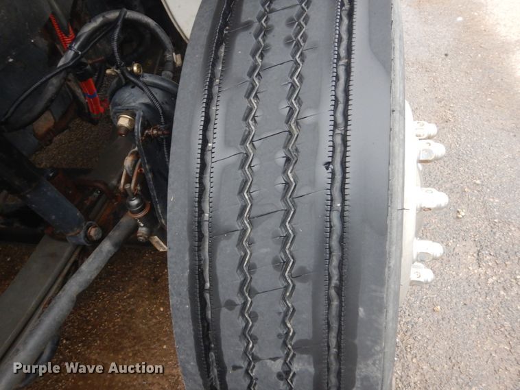 image for item GW9797 2007 Freightliner Business Class M2 106 Crew Cab flatbed truck