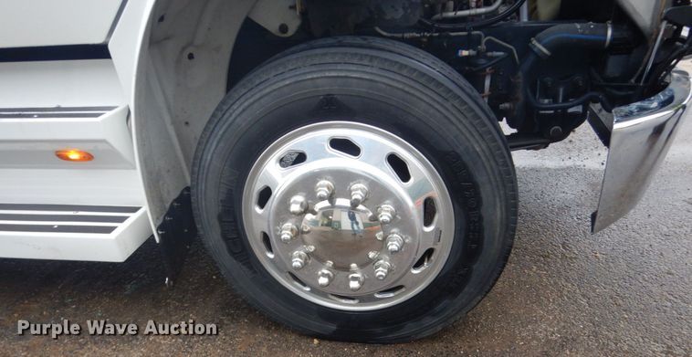 image for item GW9797 2007 Freightliner Business Class M2 106 Crew Cab flatbed truck