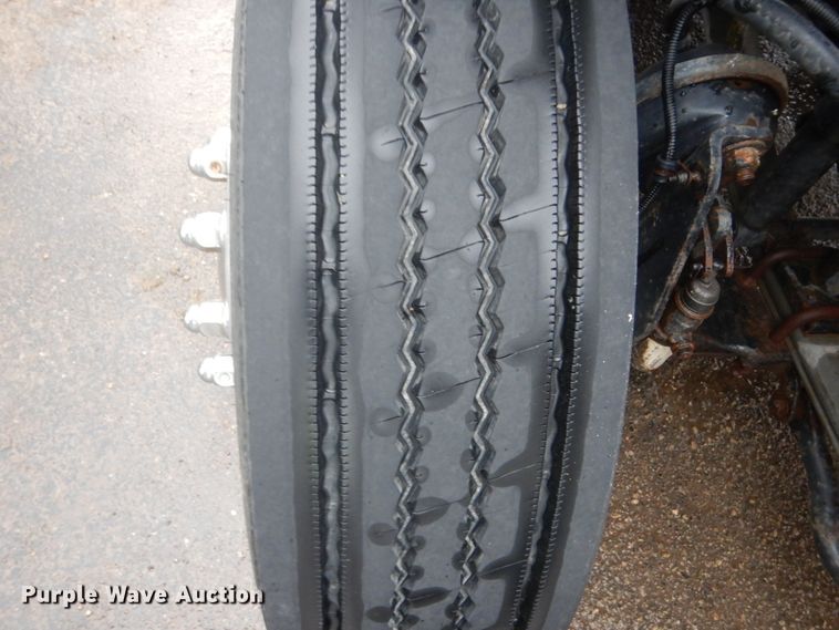 image for item GW9797 2007 Freightliner Business Class M2 106 Crew Cab flatbed truck