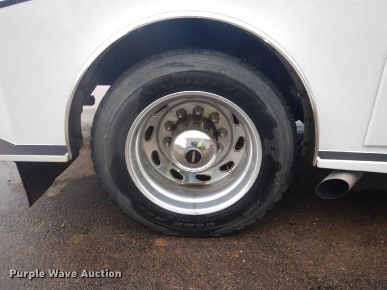 image for item GW9797 2007 Freightliner Business Class M2 106 Crew Cab flatbed truck