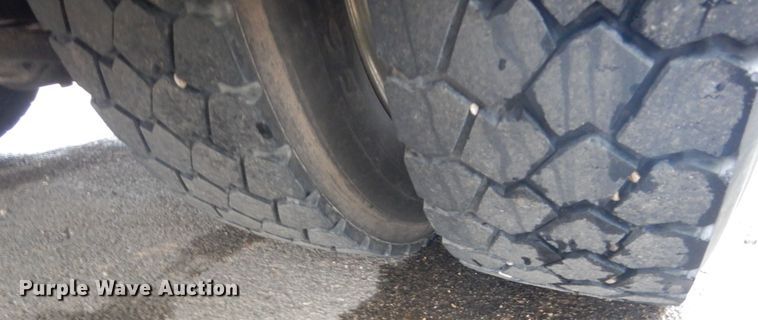 image for item GW9797 2007 Freightliner Business Class M2 106 Crew Cab flatbed truck