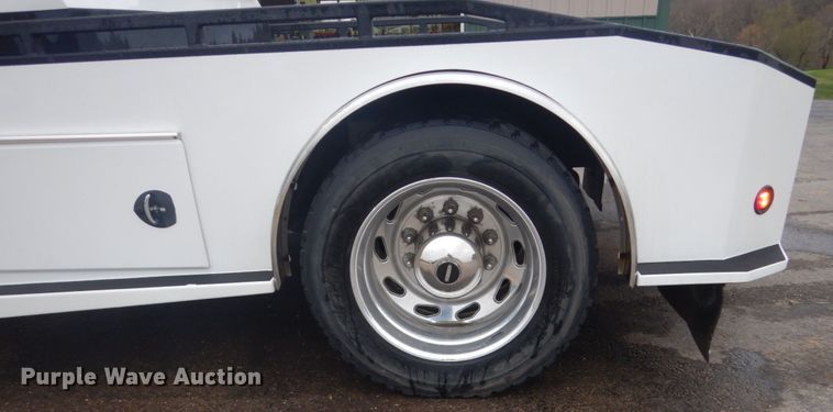 image for item GW9797 2007 Freightliner Business Class M2 106 Crew Cab flatbed truck