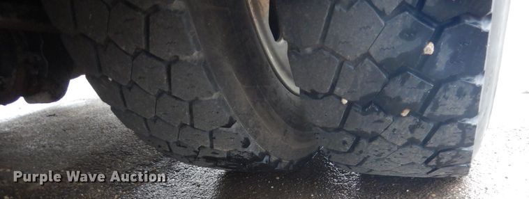 image for item GW9797 2007 Freightliner Business Class M2 106 Crew Cab flatbed truck