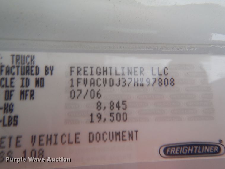 image for item GW9797 2007 Freightliner Business Class M2 106 Crew Cab flatbed truck