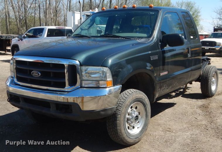 image for item GW9812 2004 Ford F350 Super Duty  SuperCab pickup truck cab and chassis