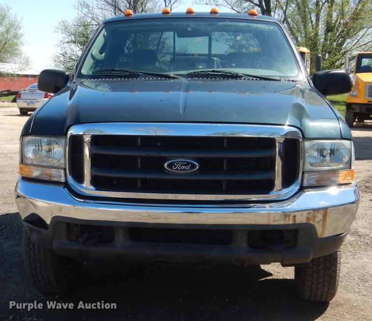 image for item GW9812 2004 Ford F350 Super Duty  SuperCab pickup truck cab and chassis