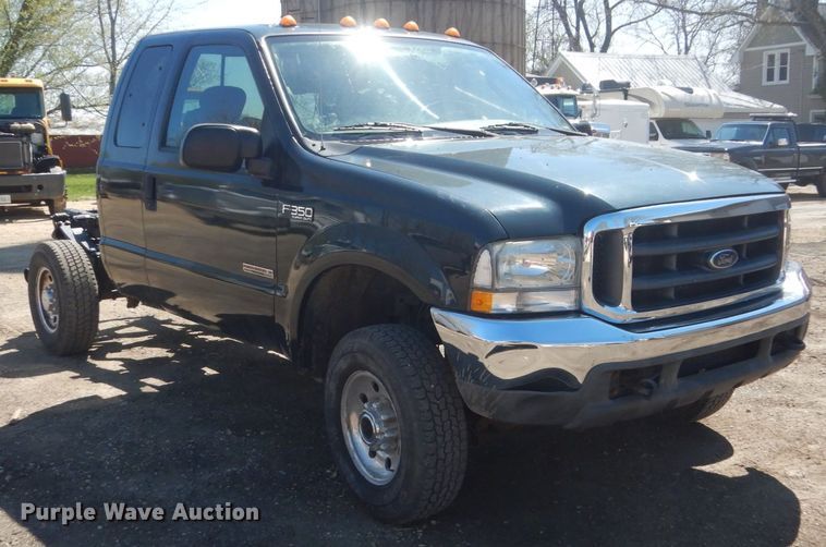 image for item GW9812 2004 Ford F350 Super Duty  SuperCab pickup truck cab and chassis