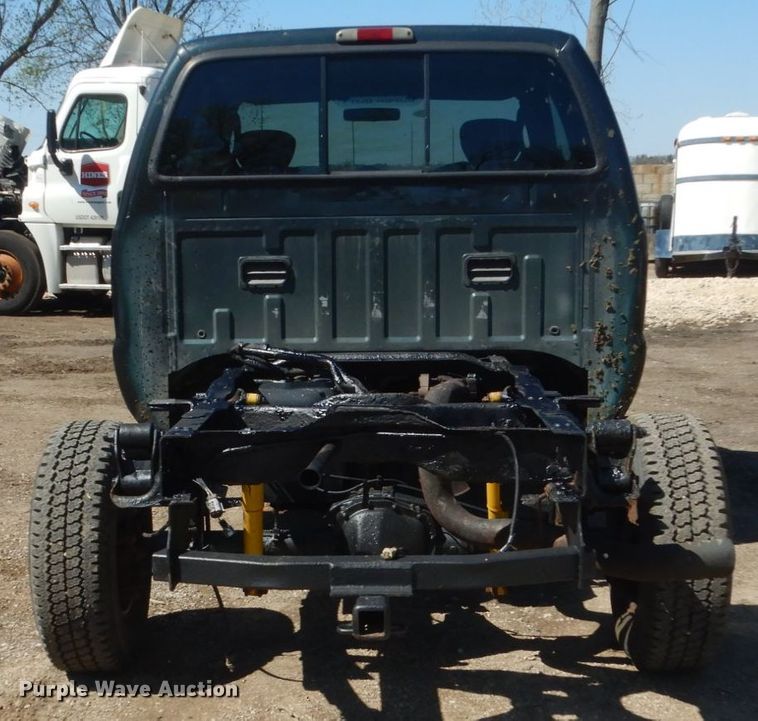 image for item GW9812 2004 Ford F350 Super Duty  SuperCab pickup truck cab and chassis