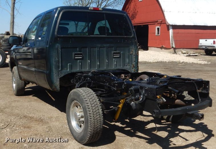 image for item GW9812 2004 Ford F350 Super Duty  SuperCab pickup truck cab and chassis